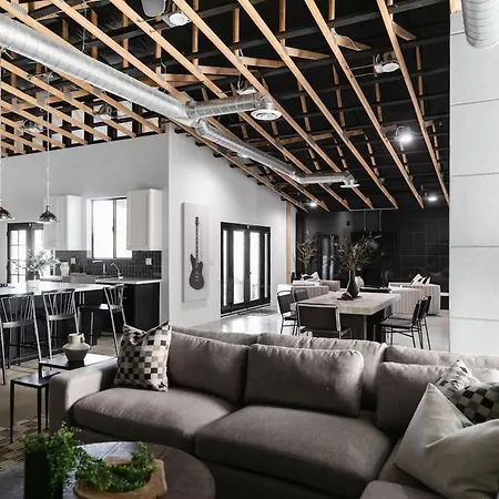 Modern Industrial-Near Old Town Villa